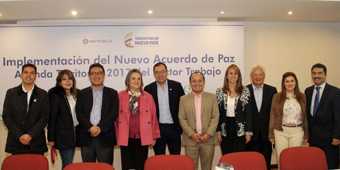 Ministra Clara López comprometió a todos los funcionarios de la cartera laboral para trabajar por la construcción de la paz, teniendo como pilares el diálogo social y el trabajo decente.